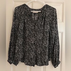 Universal Thread brand top. Size X-Small (fits like small). Black/Cream fabric.